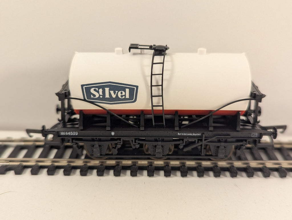 Lima OO Gauge 305641 6 Wheel Tank Wagon W44520 St Ivel