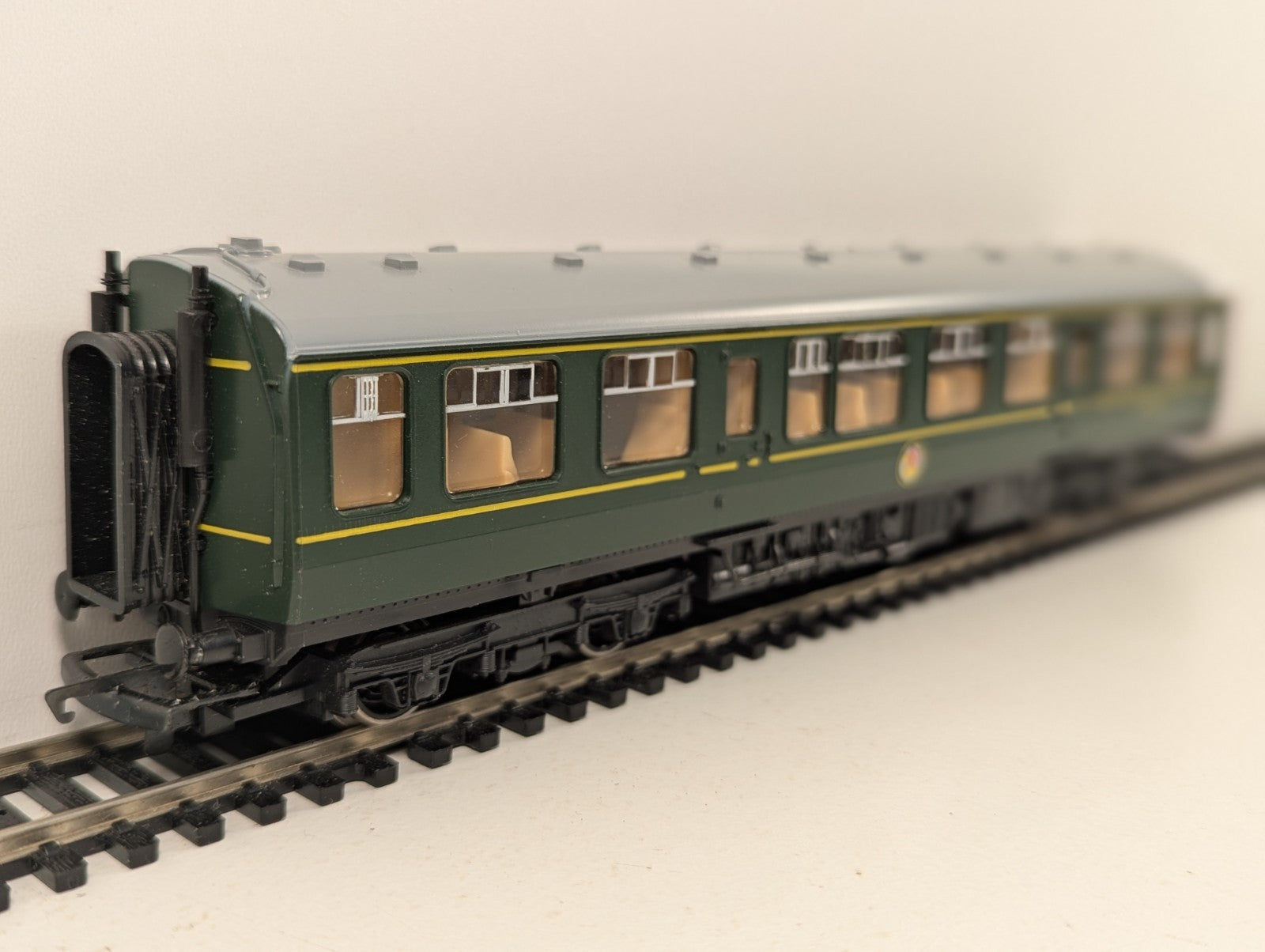 Hornby R369 OO Gauge BR Green Class 110 DMU Dummy Loco