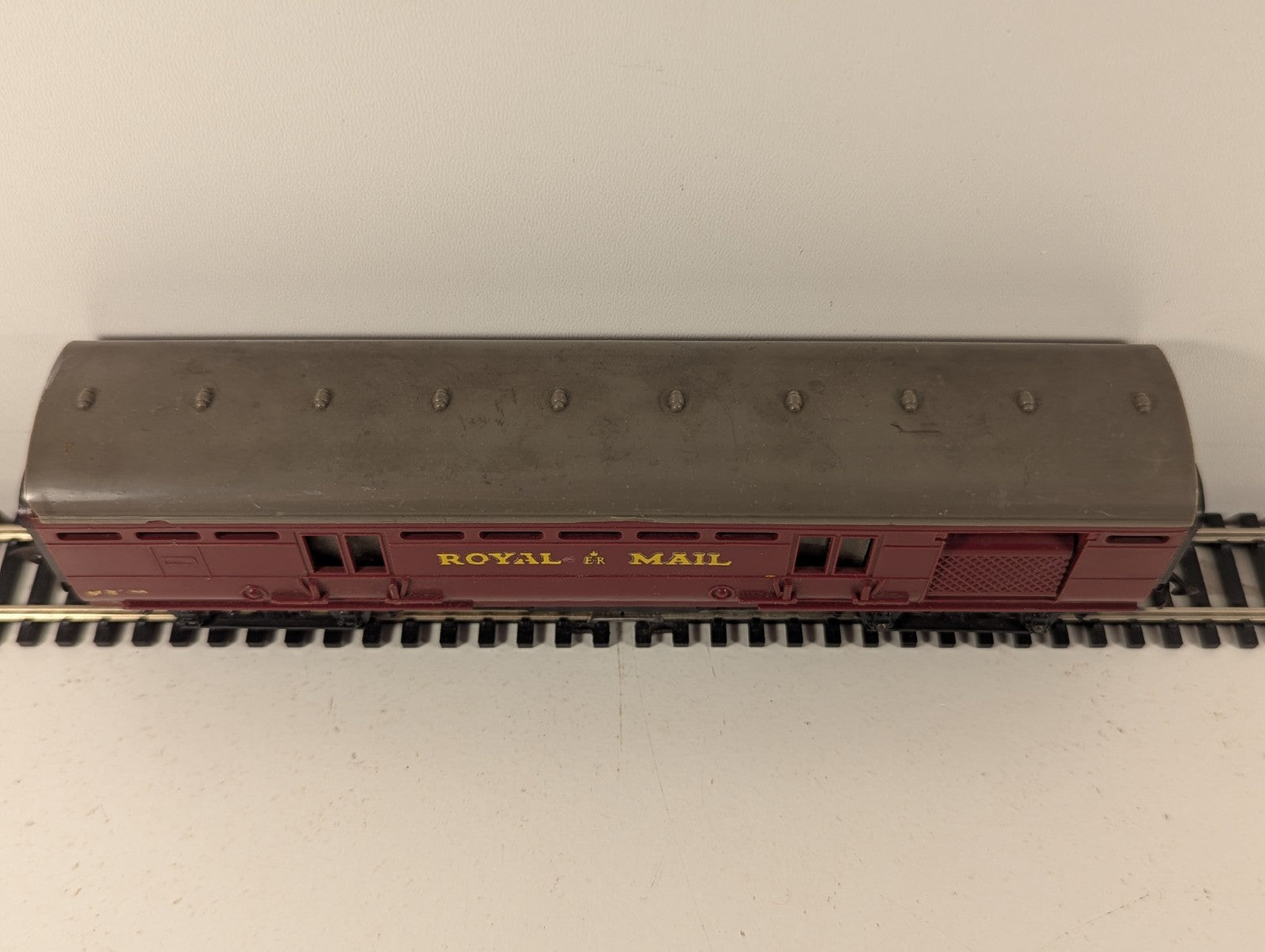 Tri-ang R23 OO Gauge Operating Royal Mail Coach