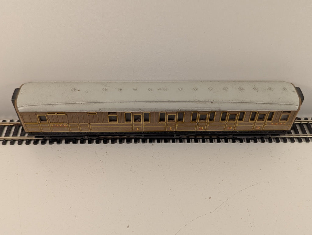 Hornby OO Gauge LNER Gresley Teak Brake Coach