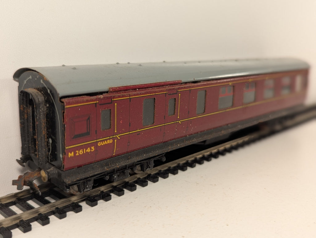 Hornby Dublo OO Gauge Maroon Brake Third Corridor Coach