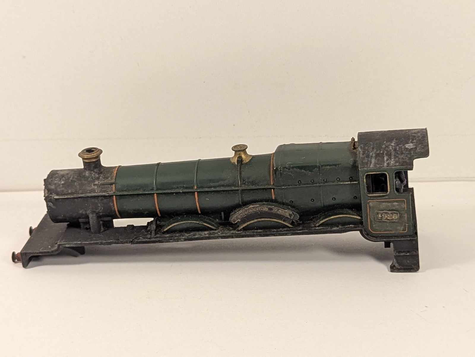 Tri-ang OO Gauge Class 4900 Hall Class 'Dumbleton Hall' Locomotive Body Shell