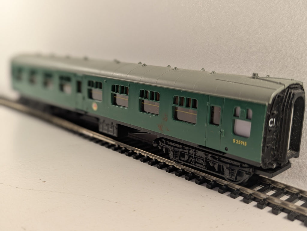 Mainline 37121 OO Gauge BR Mk1 Corridor 3rd class S25915 SK Green – Faults