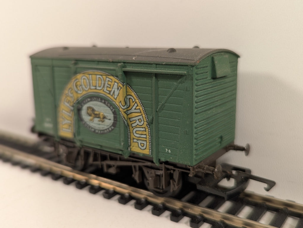 Airfix OO Gauge 54310 12T Wagon Lyle’s Golden Syrup Livery