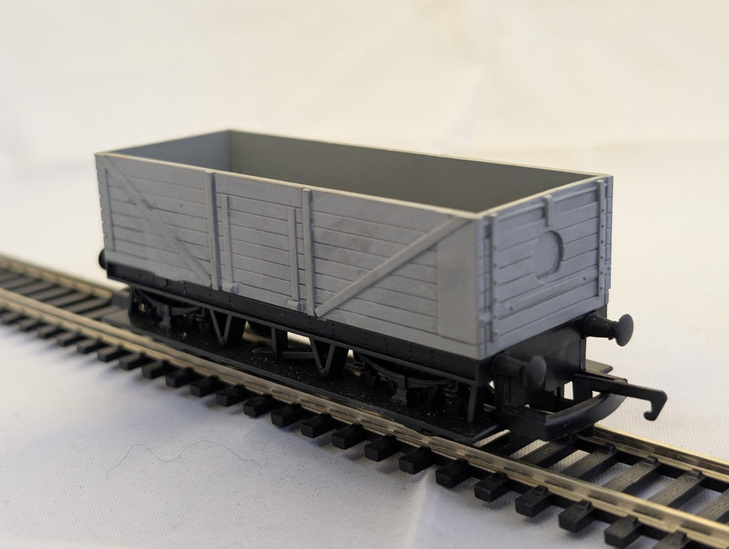 Hornby OO Gauge 7 Plank Wagon - Repainted
