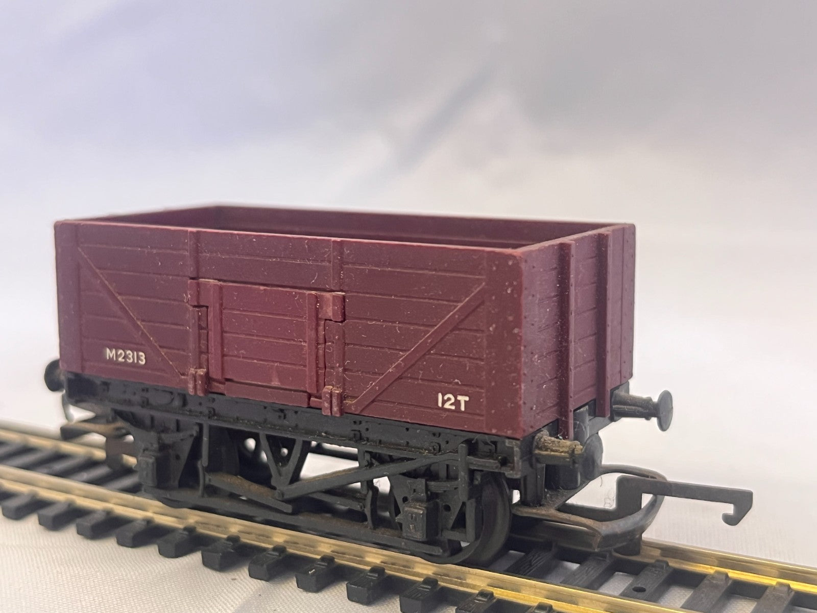Tri-ang Hornby R112 OO Gauge BR Maroon Goods Wagon