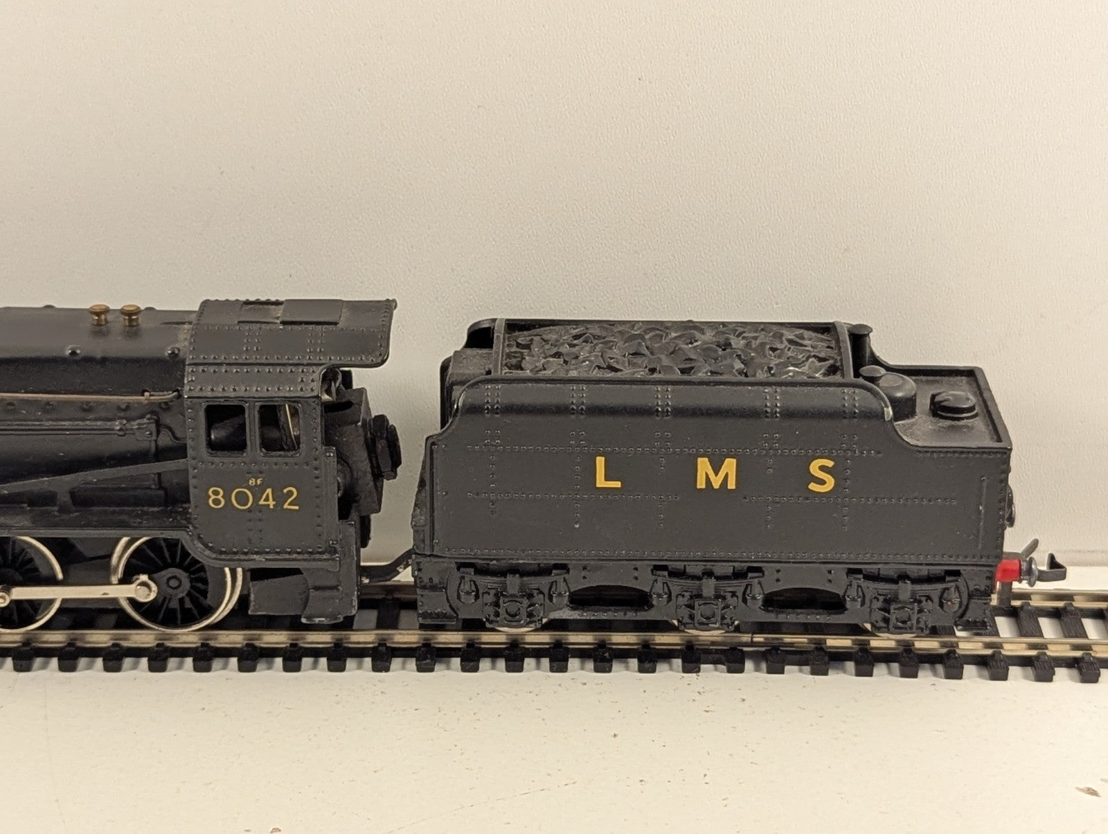 Wrenn W2225 OO Gauge LMS Class 8F 8042 Black Boxed