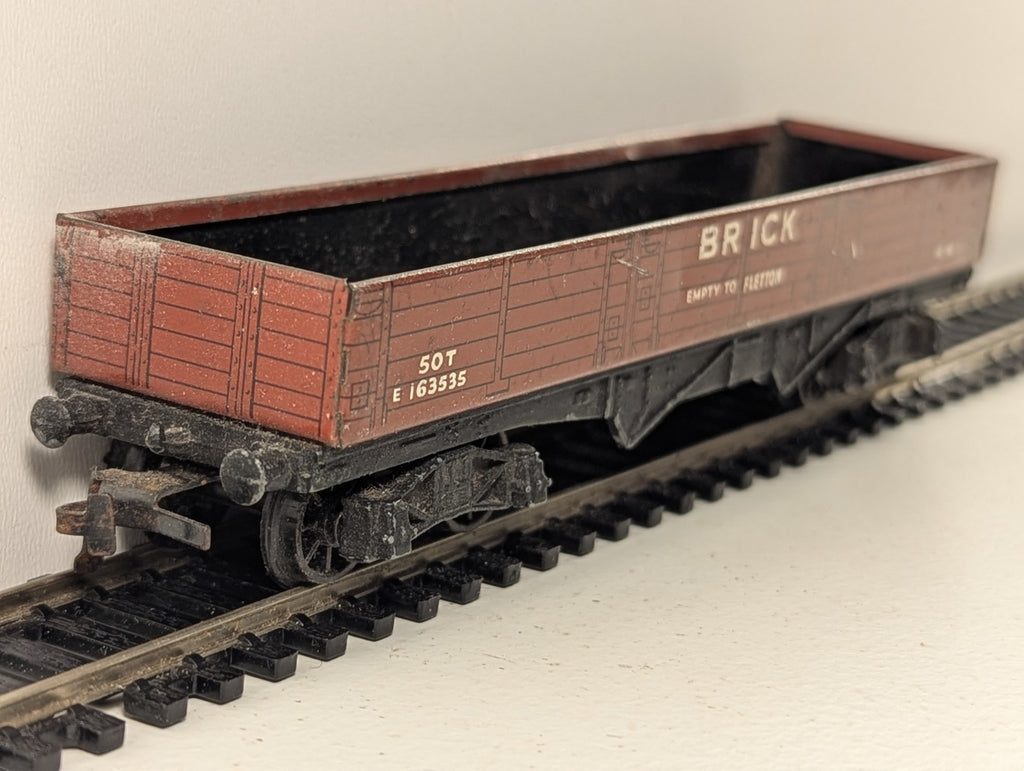 Hornby Dublo 50 Ton Brick Wagon E163535 OO Gauge