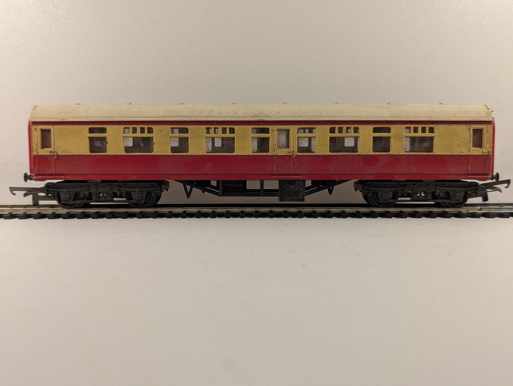 Tri-ang OO Gauge BR Crimson and Cream Composite Coach Passenger Coach R.226