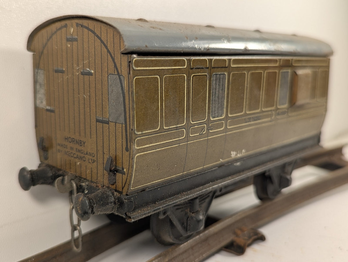 Hornby O Gauge No. 1 Passenger Brake Van Passenger Coach LNER Teak