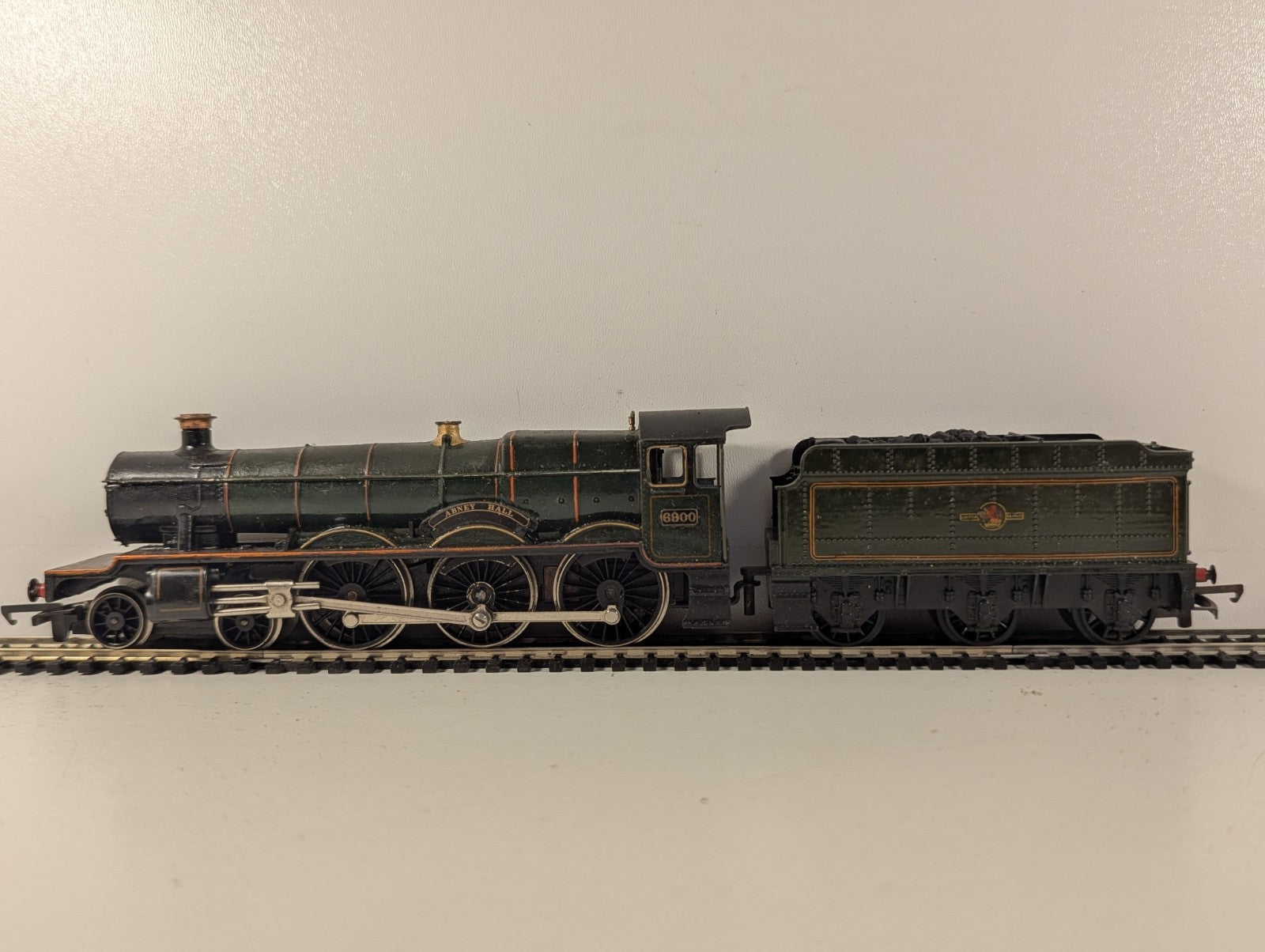 Hornby OO Gauge Class 4900 Hall Class 'Burton Hall' Steam Loco