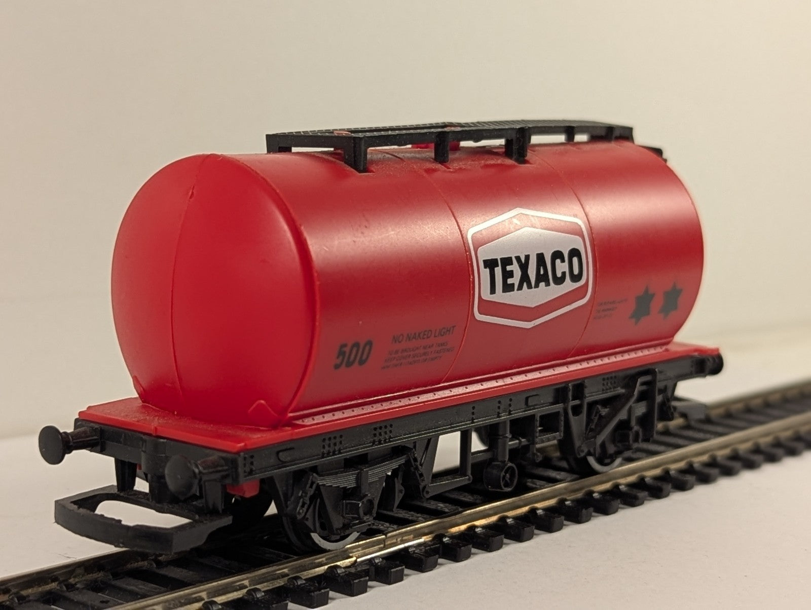 Hornby R231 Texaco Tank Wagon Red OO Gauge