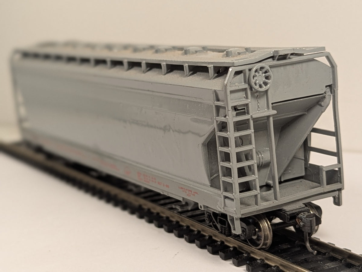 Bachmann 17513 HO Gauge ACF Center Flow Covered Hopper – Repainted