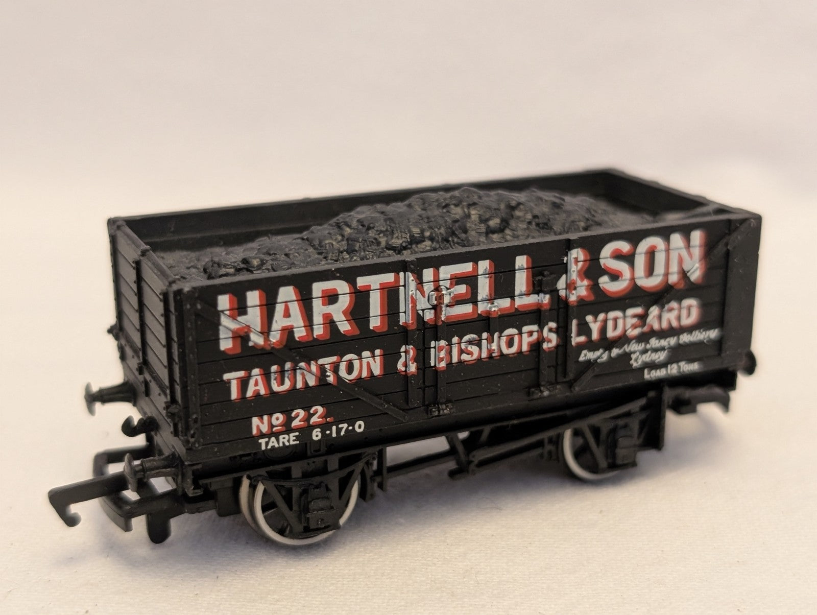 Bachmann OO Gauge 7 Plank Wagon Hartnell & Son Goods Wagon 22