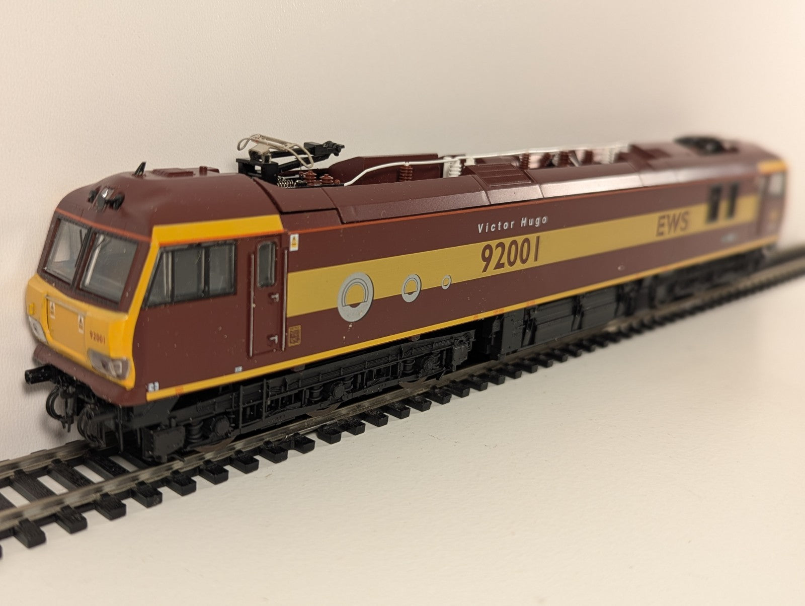 Lima L204672 Class 92 92001 “Victor Hugo” in EWS Maroon Livery
