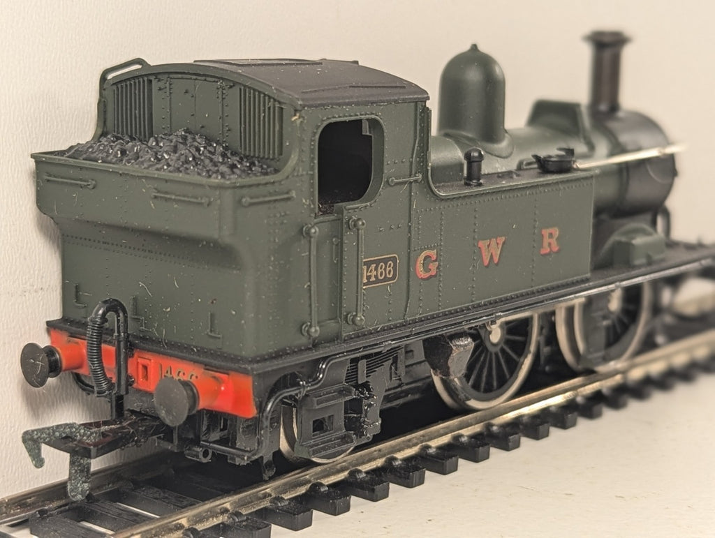 Airfix OO Gauge GWR 1400 Class 0-4-2T Steam Locomotive 1466 GWR Green