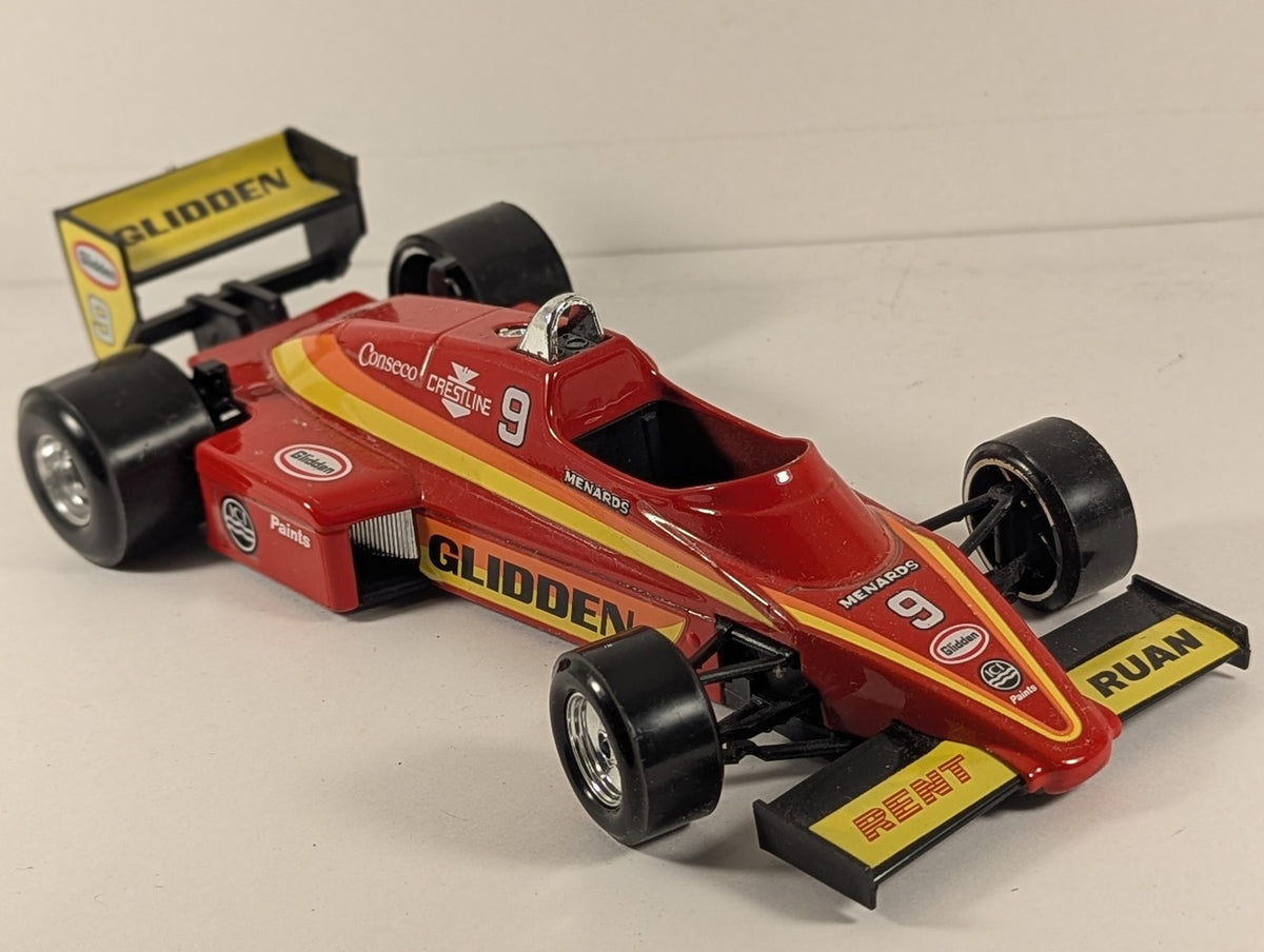 Bburago 1:43 Lola T90/00 Indy Car Die-cast Model Car