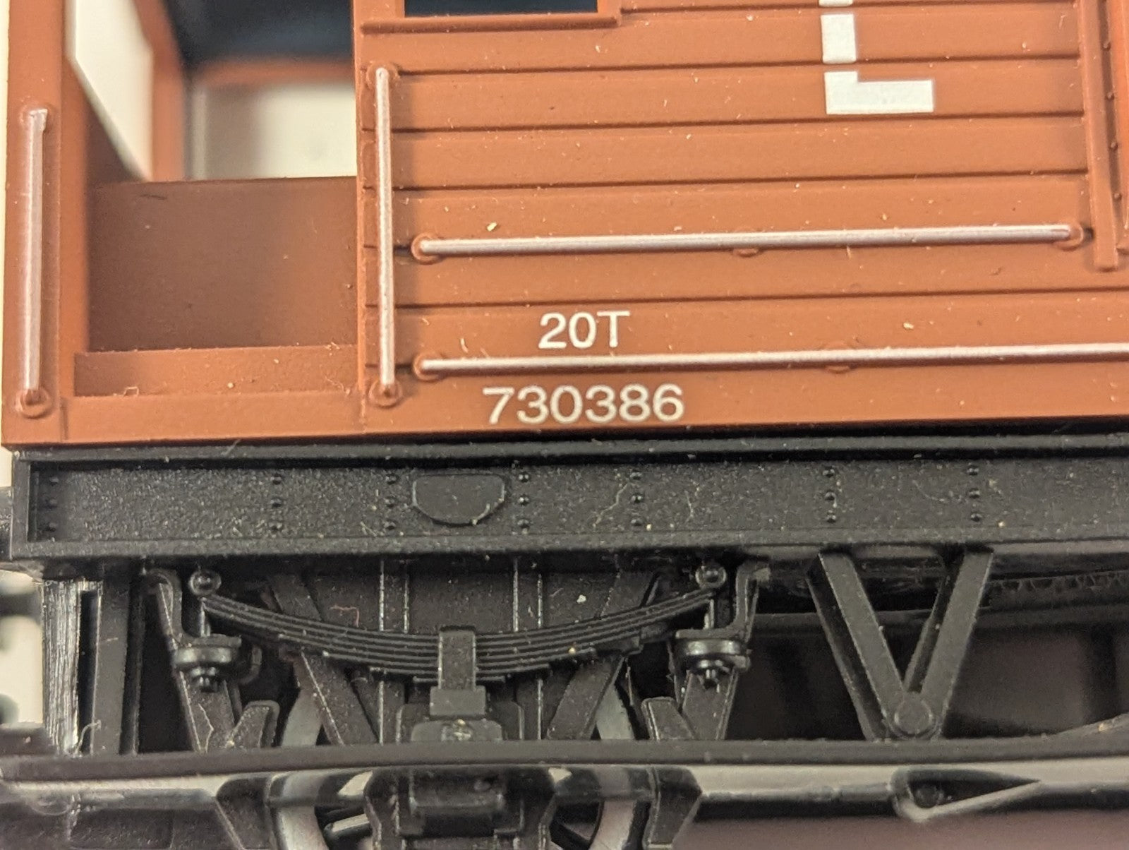 Hornby OO Gauge LMS 20 Ton Brake Van 730386 LMS Bauxite R016