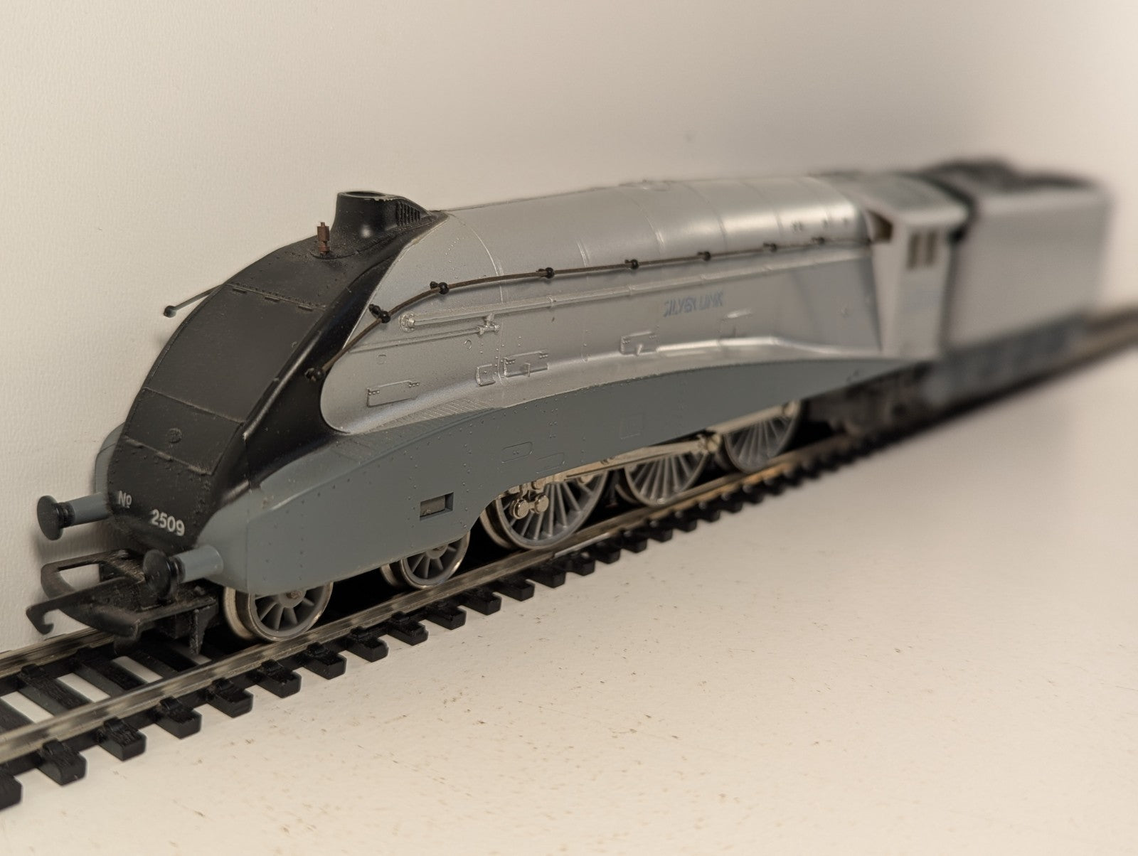 Hornby LNER Class A4 4-6-2 No.2509 "Silver Link" OO Gauge