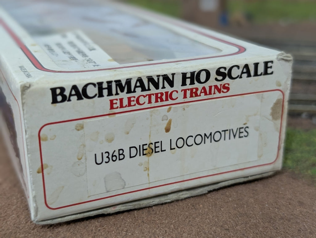 Bachmann HO Gauge Union Pacific GE U36B No. 824 Diesel Locomotive Runs & Lights