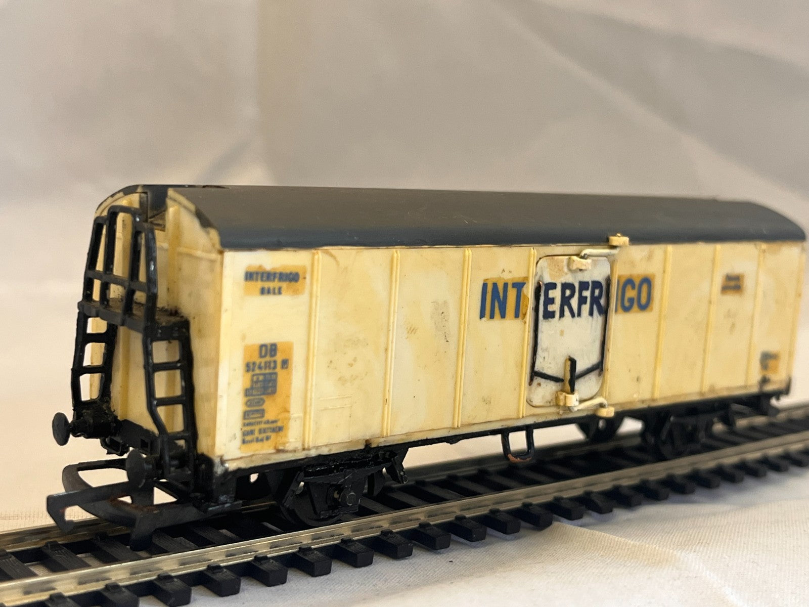 Dapol Kitmaster OO Gauge Interfrigo Refrigerated Van Wagon
