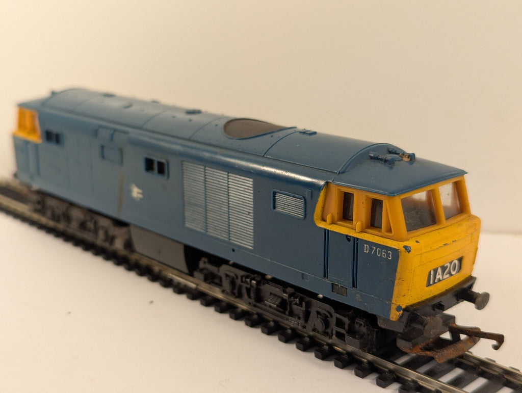 Tri-ang Hornby R758 OO Gauge Class 35 Hymek BR Blue - Non-Runner