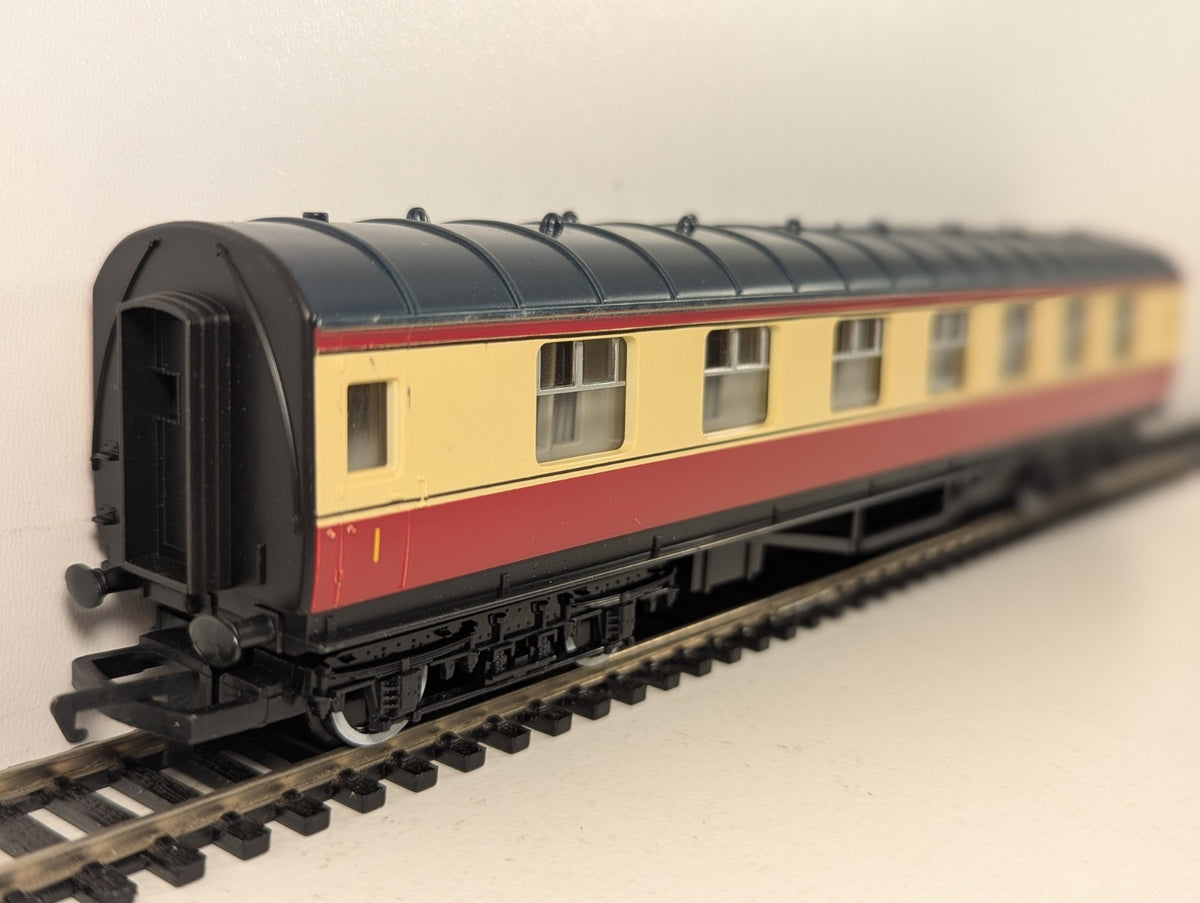 Hornby  R442 BR ex-LMS Stanier Composite Corridor Coach - Crimson & Cream