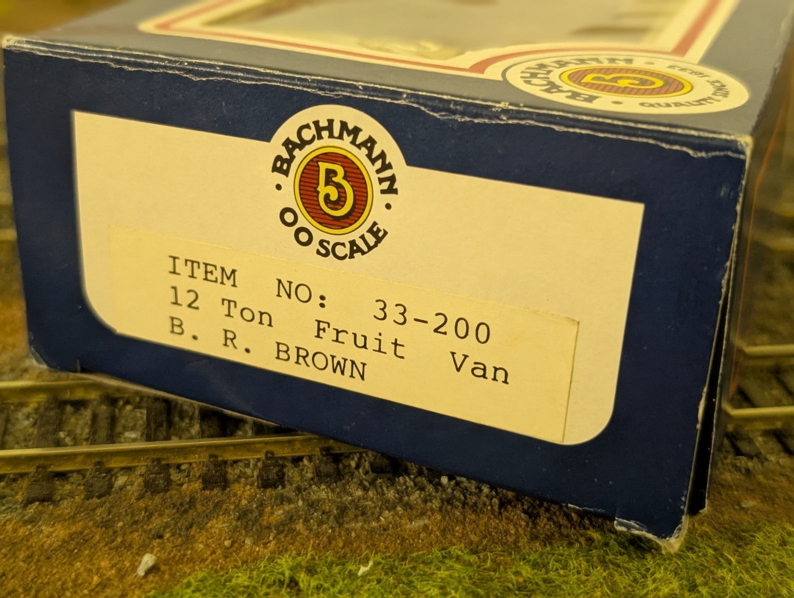 Bachmann 33-200 OO Gauge 12 Ton Fruit Van B875274 in BR Brown Livery - boxed