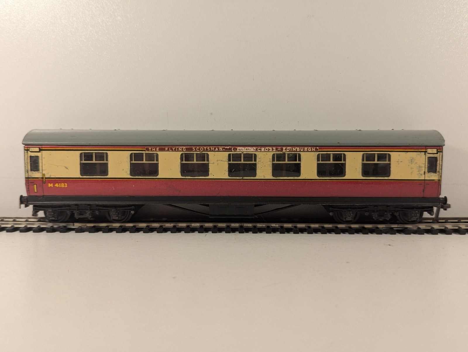 Hornby Dublo OO Gauge D12 LMR Corridor Composite Coach Passenger Coach