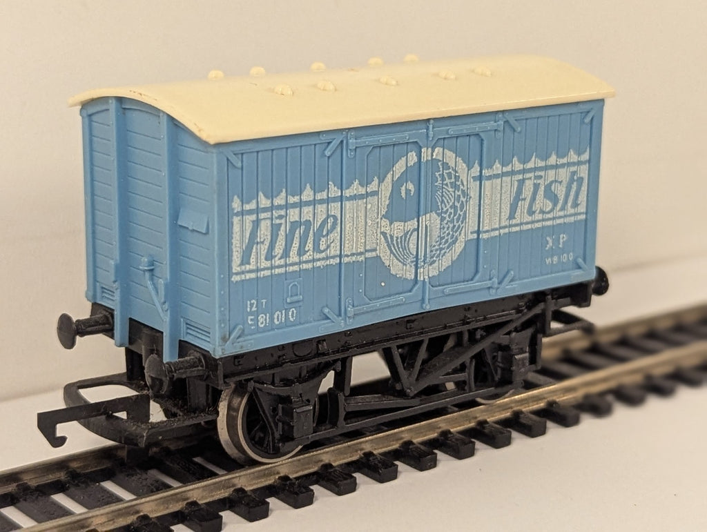 Hornby OO Gauge R014 BR 12T Fine Fish Van E81010