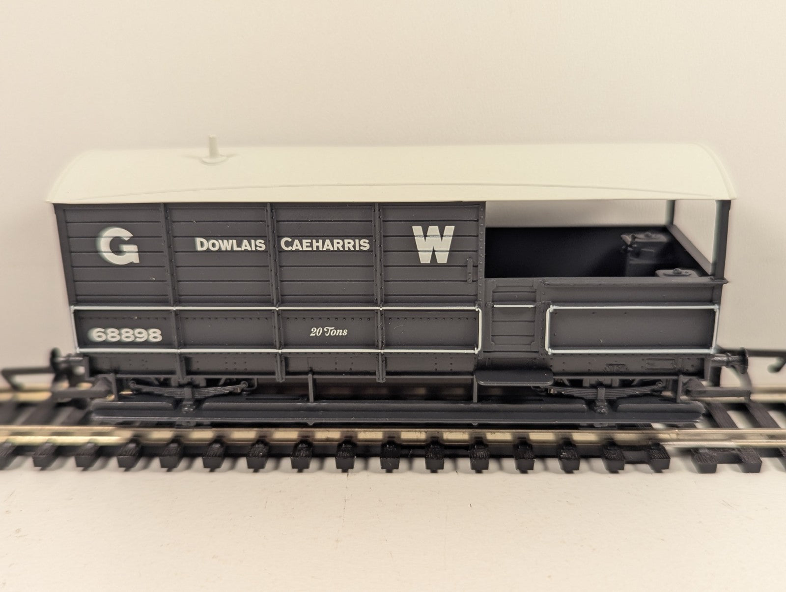 Hornby R6347 OO Gauge GWR 20 Ton Brake Van – Dowlais Caeharris