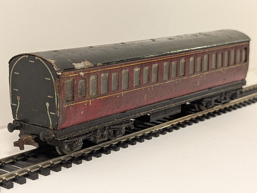 Hornby Tinplate OO Gauge Maroon Suburban Coach