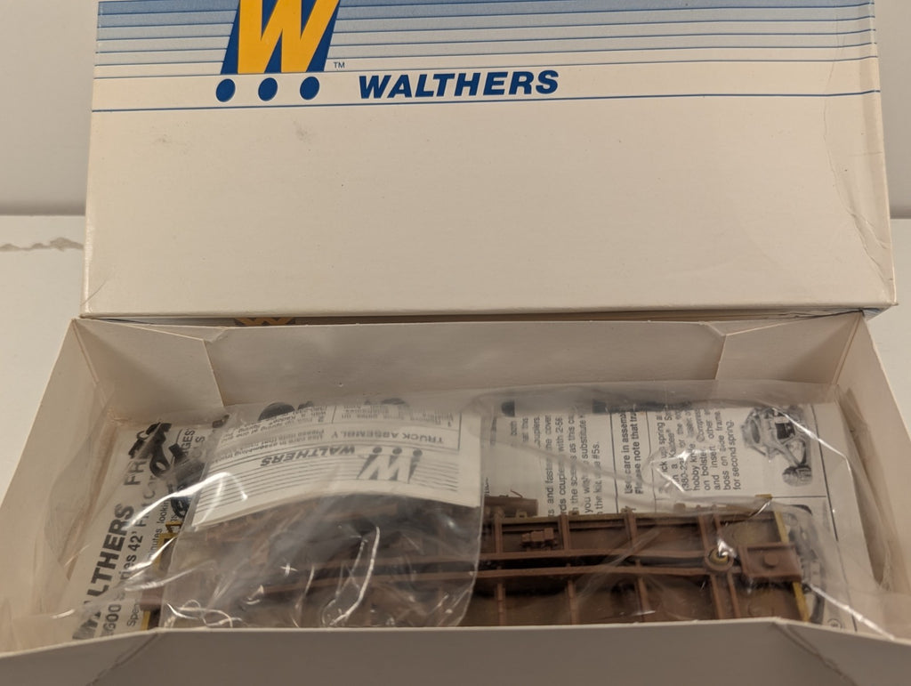Walthers HO 42ft Flat Car With Stakes Kit