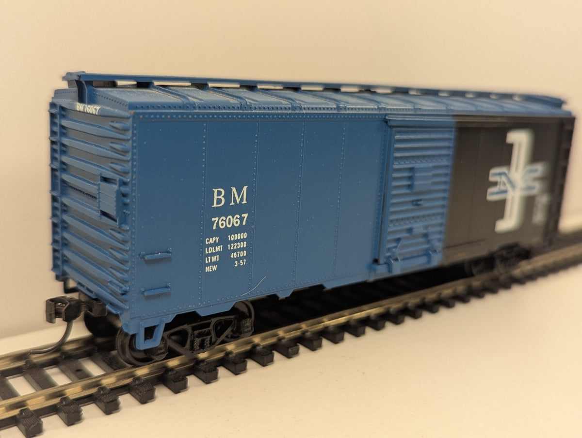 Athearn HO Gauge 70324 Boston & Maine 40ft Boxcar Superior Door boxed