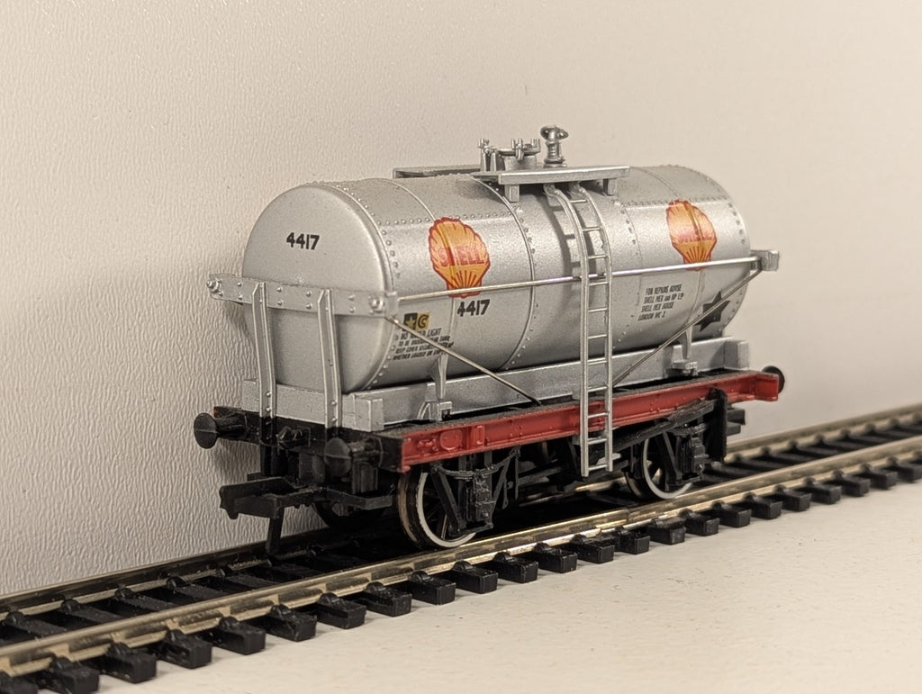 Bachmann OO Gauge 14-Ton Silver Petrol Tank Wagon - Wrong Box