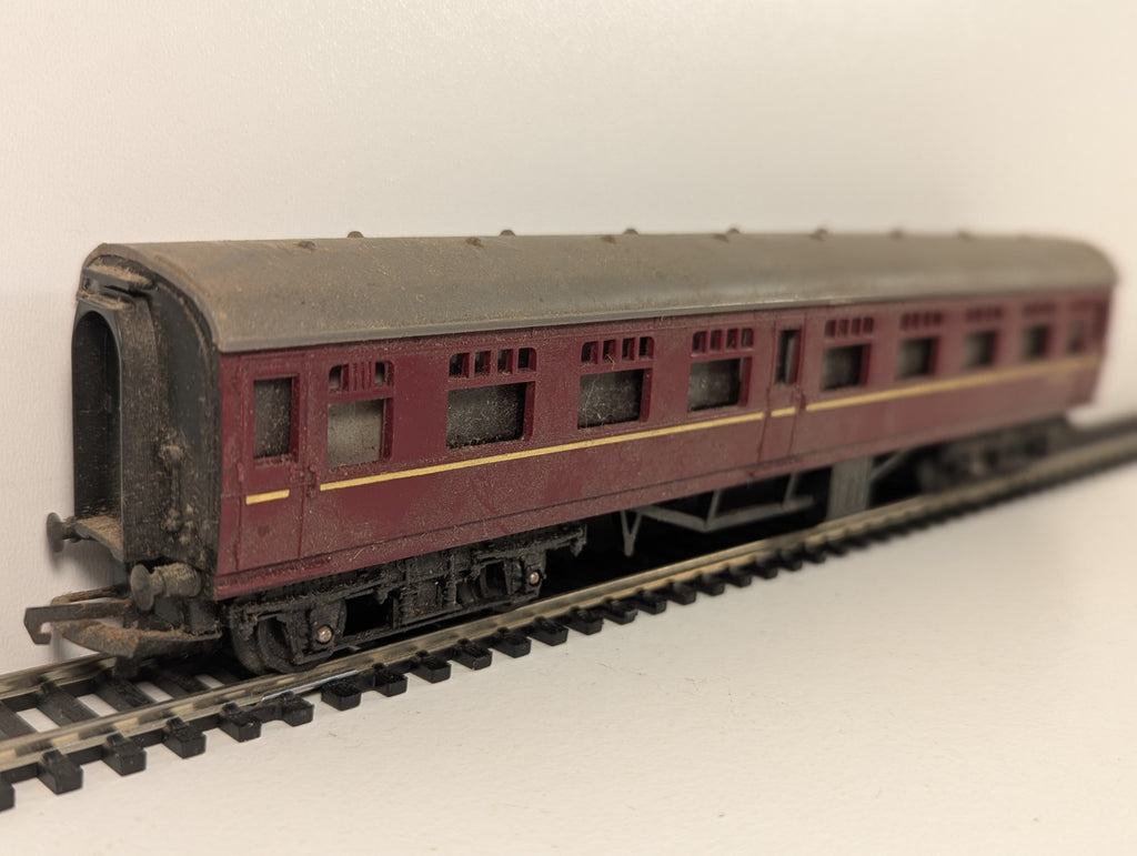 Tri-ang OO Gauge BR Mk1 Composite Coach