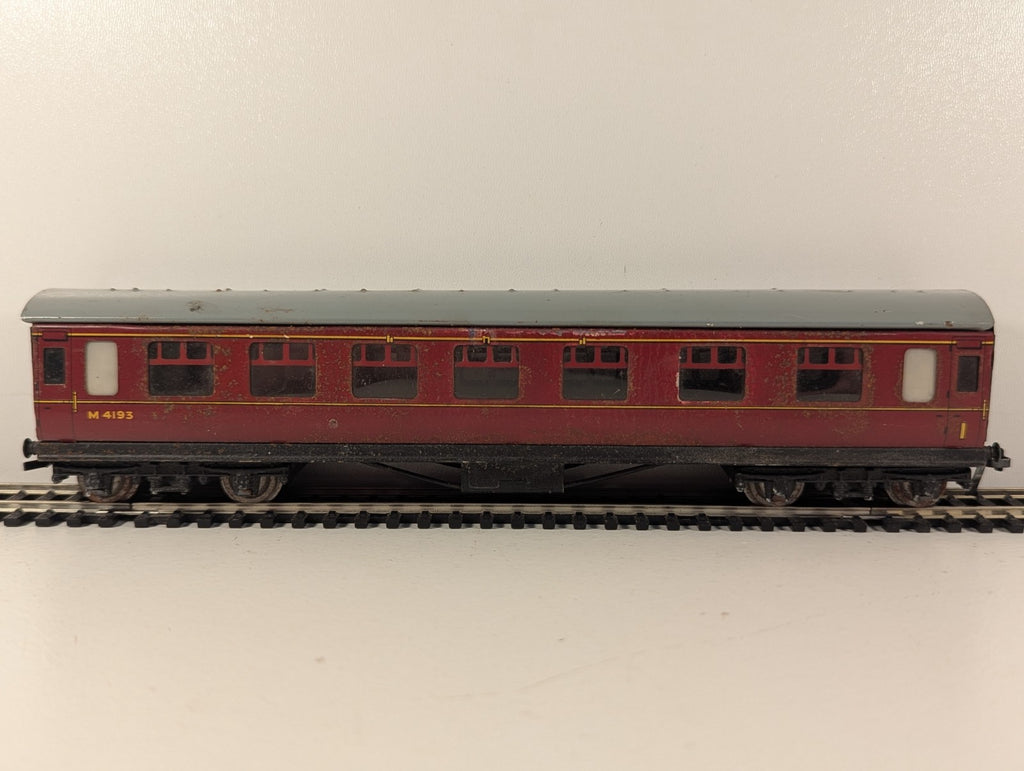 Hornby Dublo OO Gauge LMS Stanier Composite Corridor Coach M4193