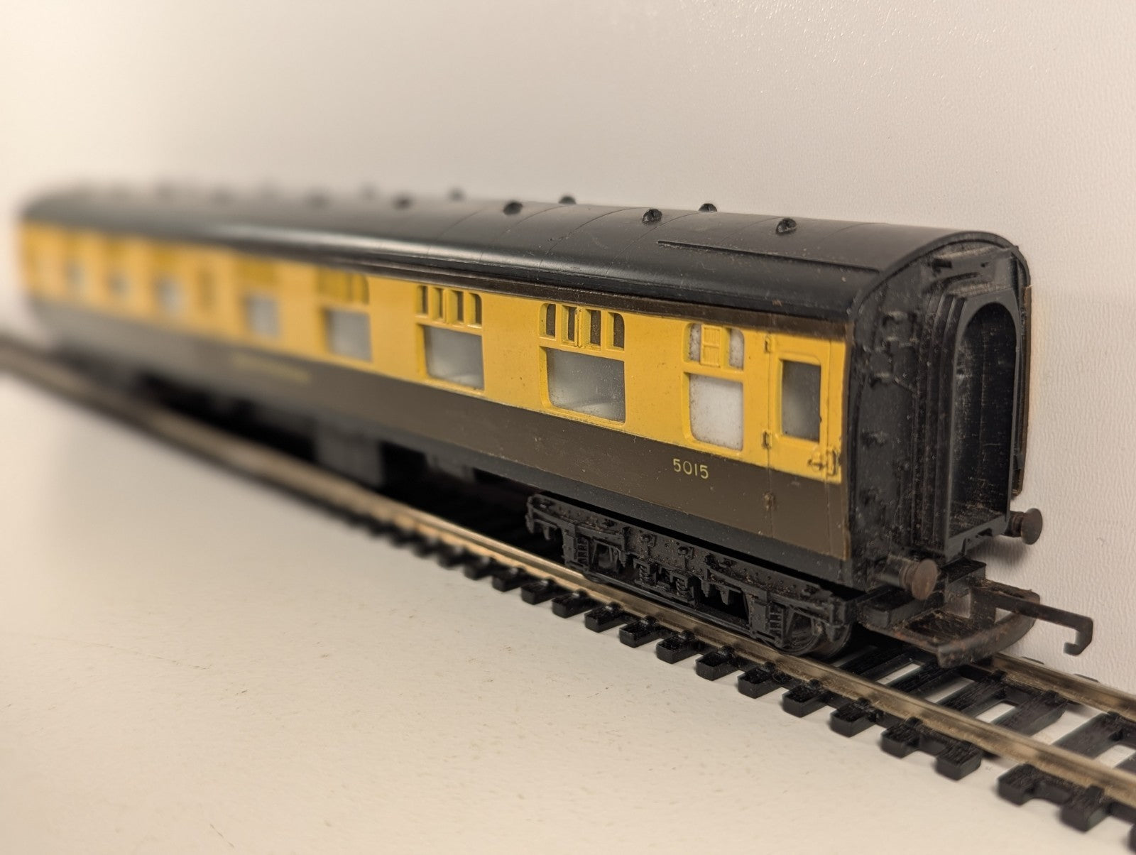 Tri-ang R743 OO Gauge GWR Composite Coach