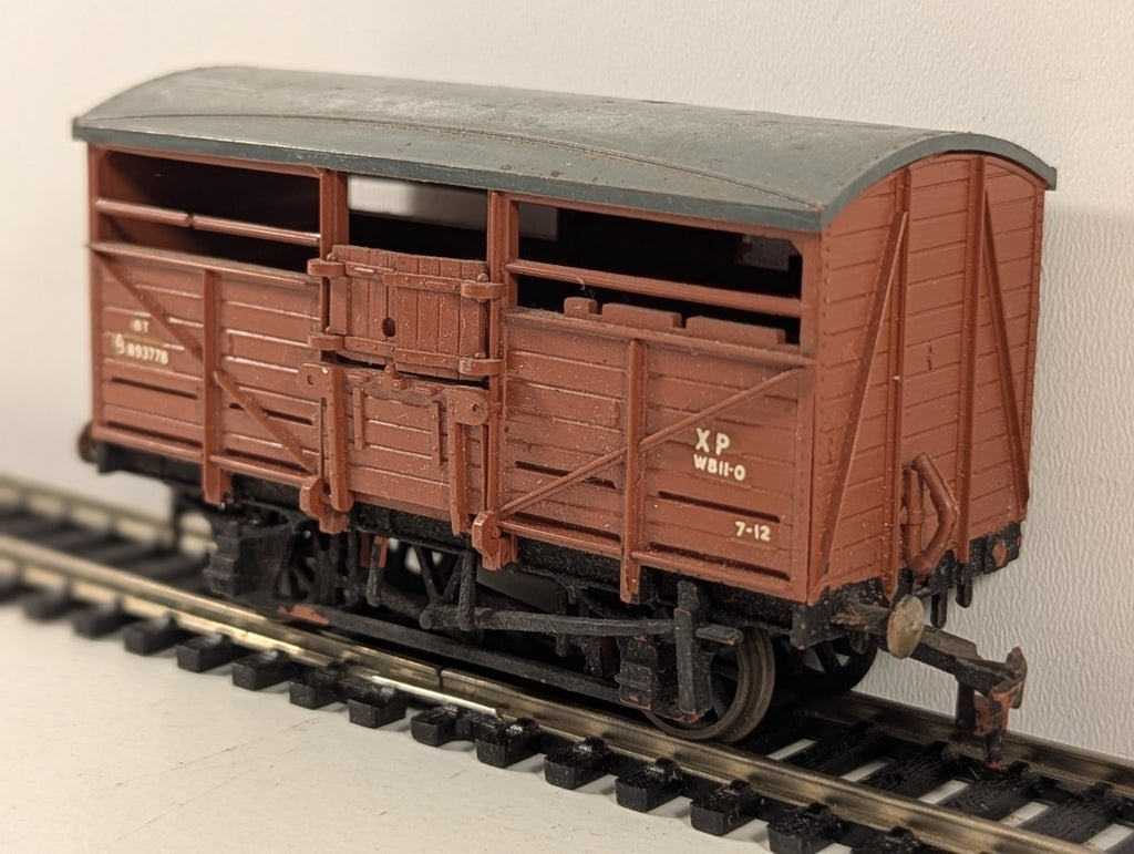 Airfix BR 8-Ton Cattle Wagon Brown