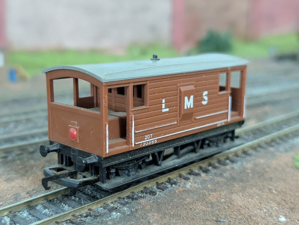 Hornby OO Gauge LMS 20 Ton Brake Van No. 73386 Brown Livery