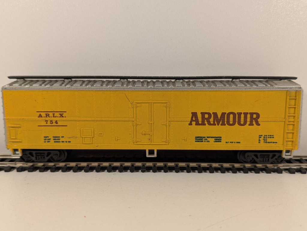Model Power 9058 Armour Reefer Wagon ARLX 754 Yellow – HO Gauge