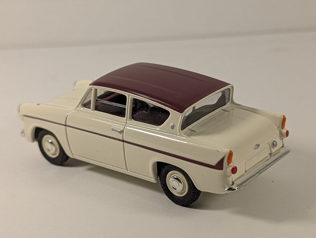 Vanguards 1:43 Ford Anglia Die-cast Model Car White / Maroon VA1002