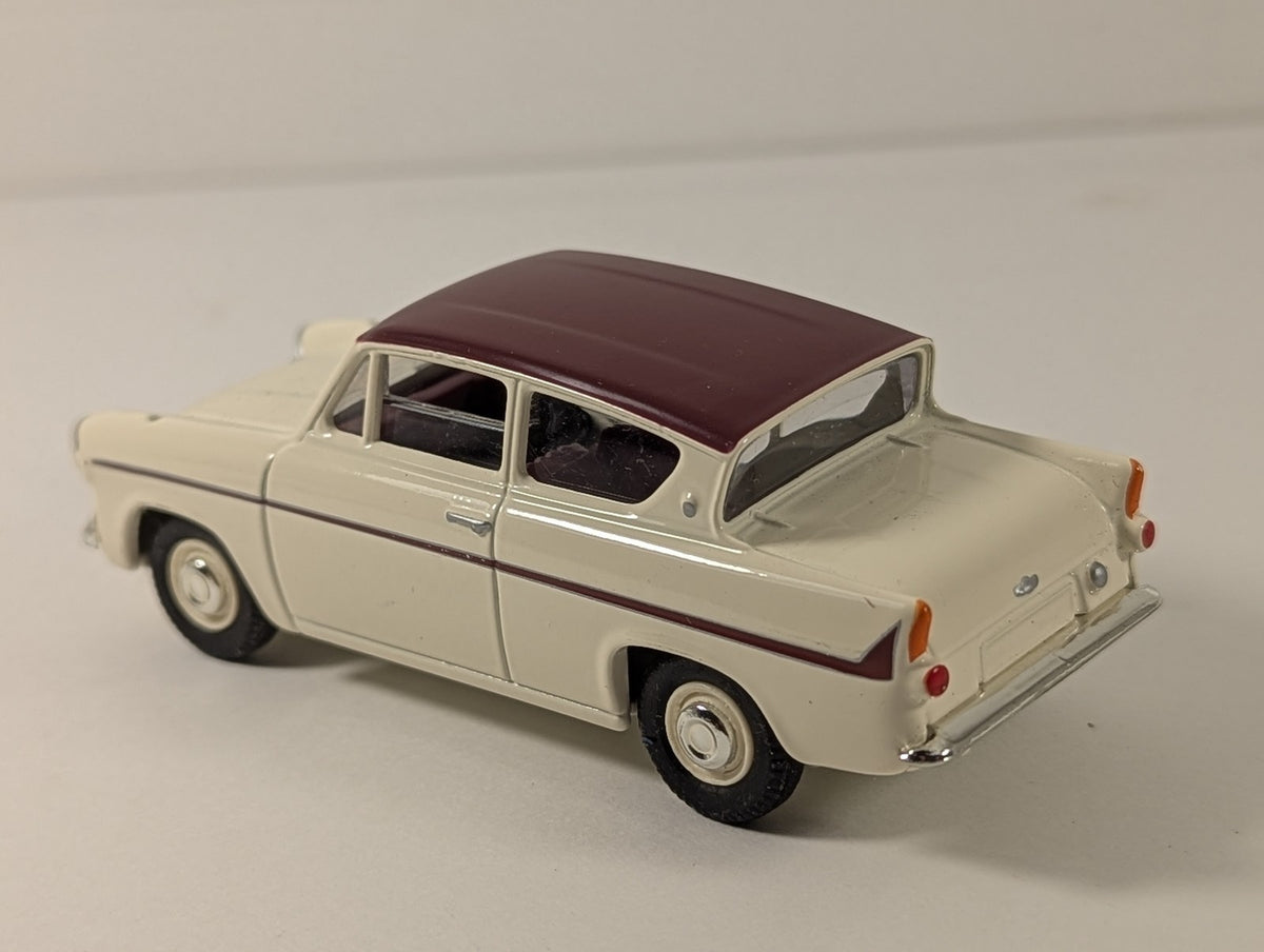 Vanguards 1:43 Ford Anglia Die-cast Model Car White / Maroon VA1002