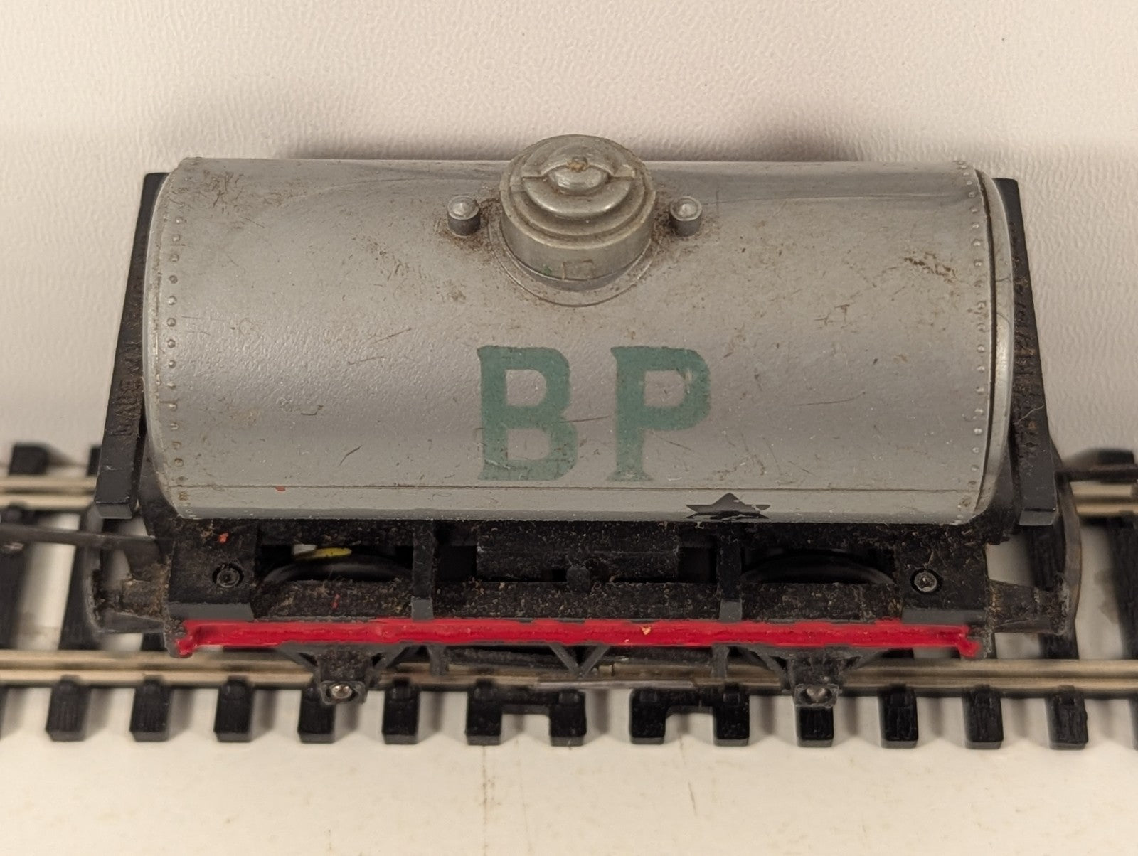 Tri-ang R12 OO Gauge Grey Tank Wagon BP/Shell