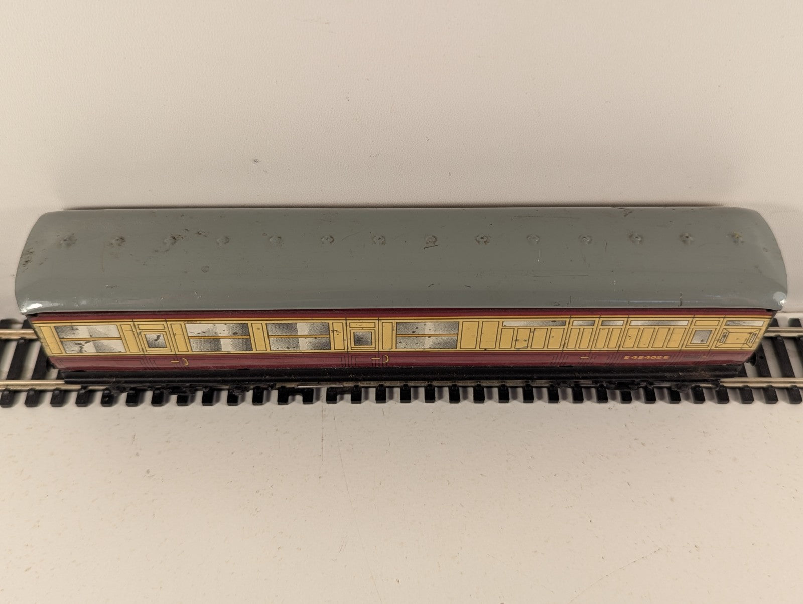 Hornby Dublo OO Gauge Tinplate Coach No. E45402E