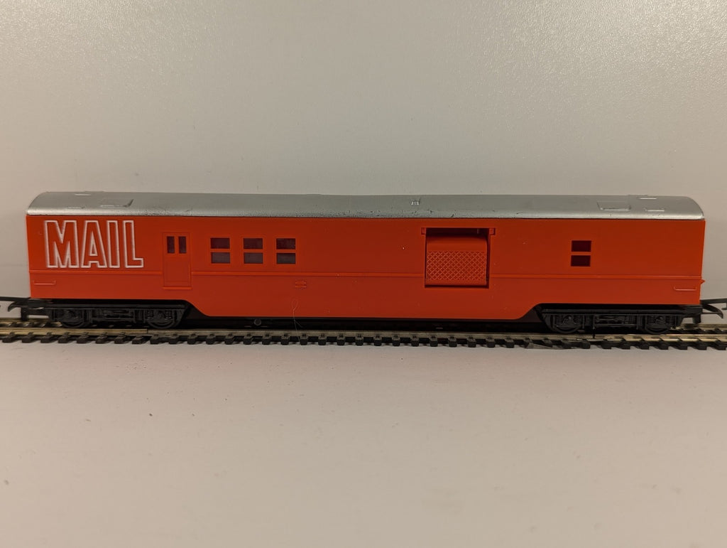 Tri-ang OO Gauge Operating Mail Coach Coaches Red/Orange R119