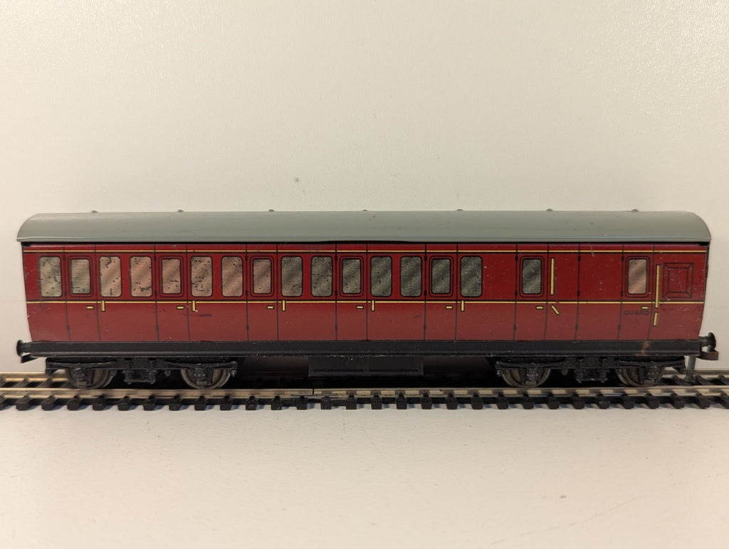 Hornby Dublo OO Gauge BR Mk1 Suburban Composite Brake Coach - Maroon