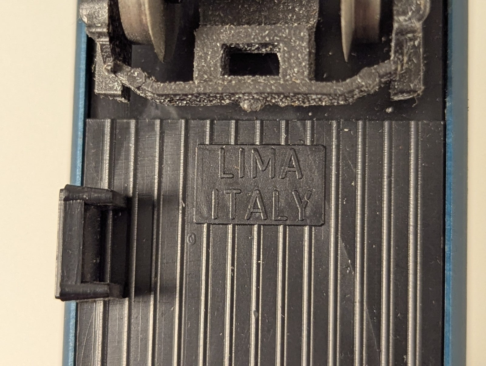 Lima L305303 OO Gauge Mk2B Brake Corridor 1st Coach Blue & Grey