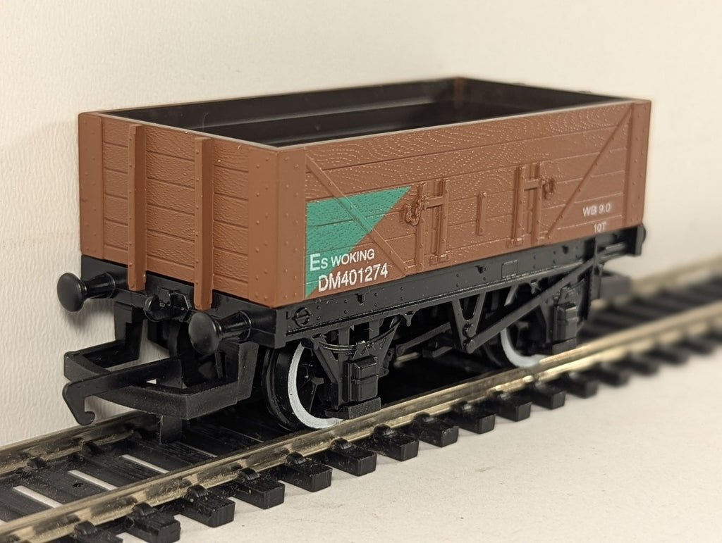 Hornby OO Gauge 5 Plank Open Wagon 'Es Woking' DM401274 BR Brown (Engineers)