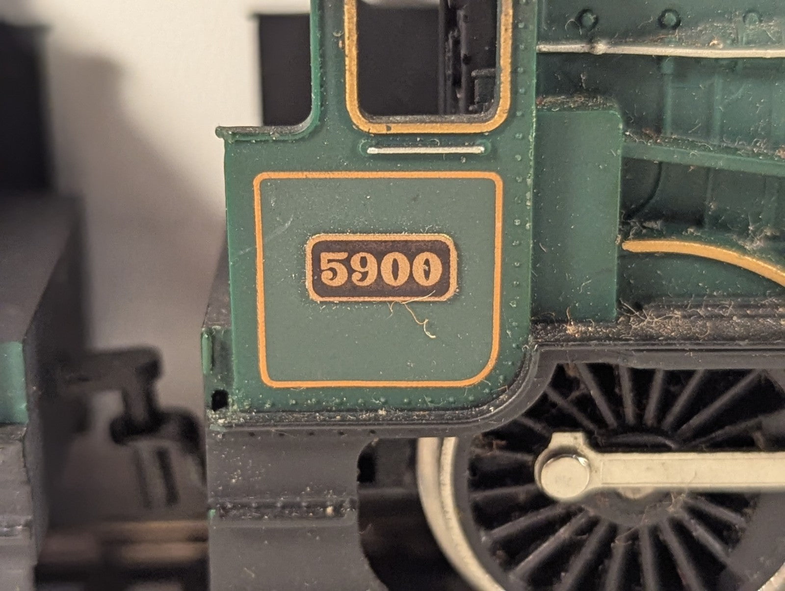 Hornby OO Gauge GWR Modified Hall Class 'Hinderton Hall' Loco